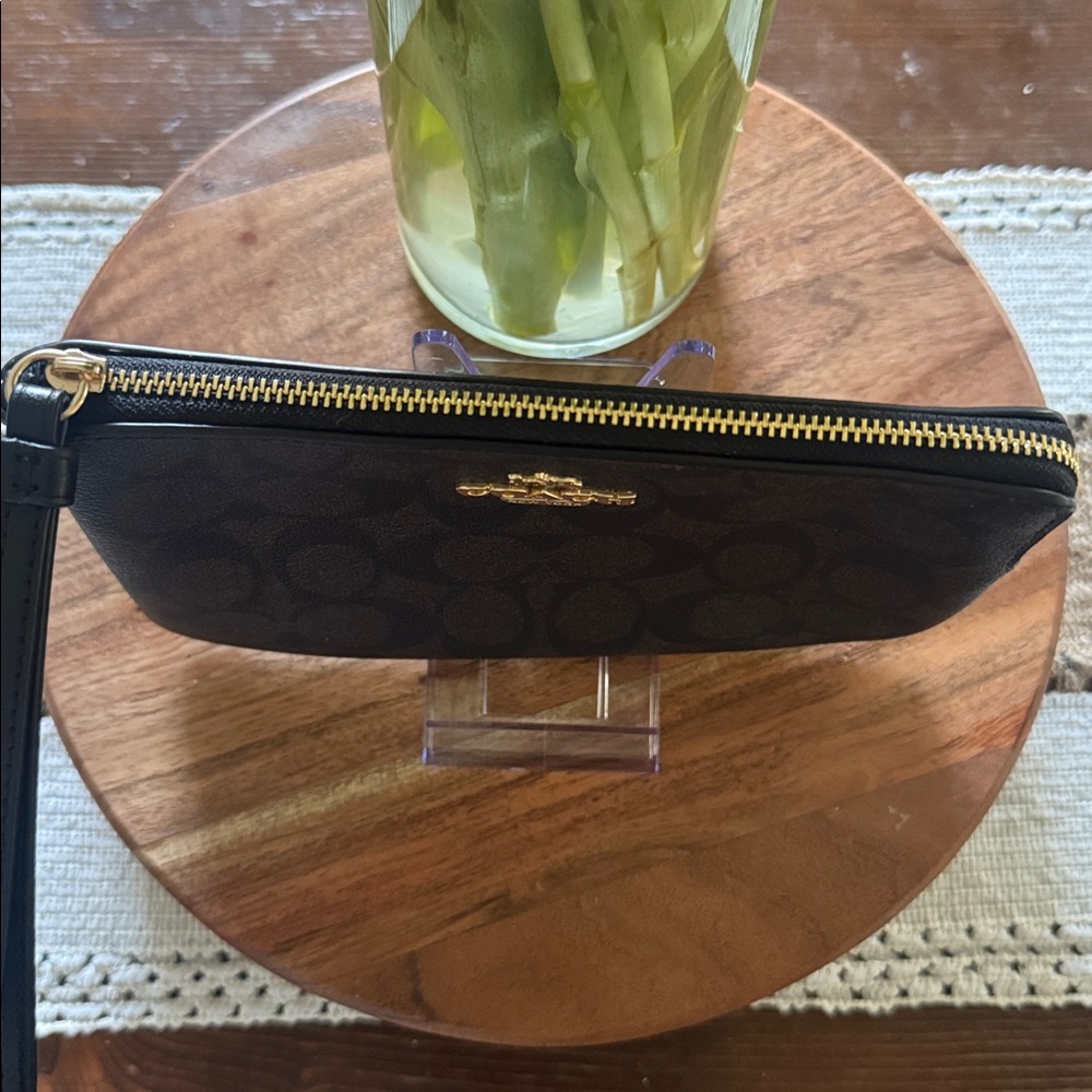 NWT Coach Dark Brown Zip Wristlet - Picture 4 of 4